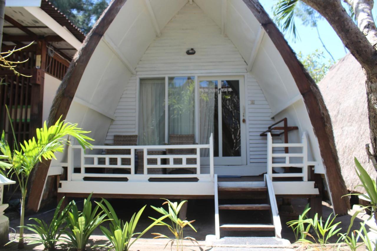Coral Beach Seaside Gili Trawangan Exterior photo