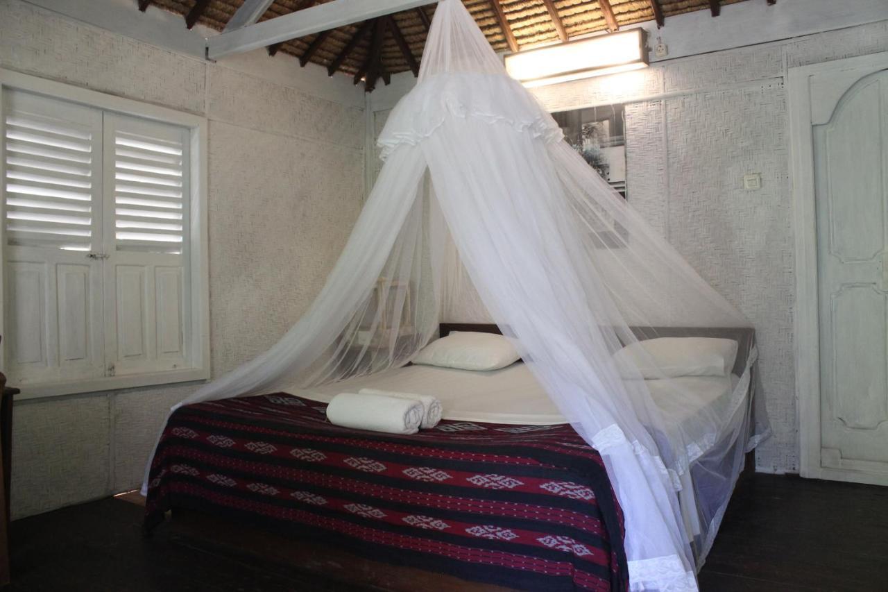 Coral Beach Seaside Gili Trawangan Exterior photo