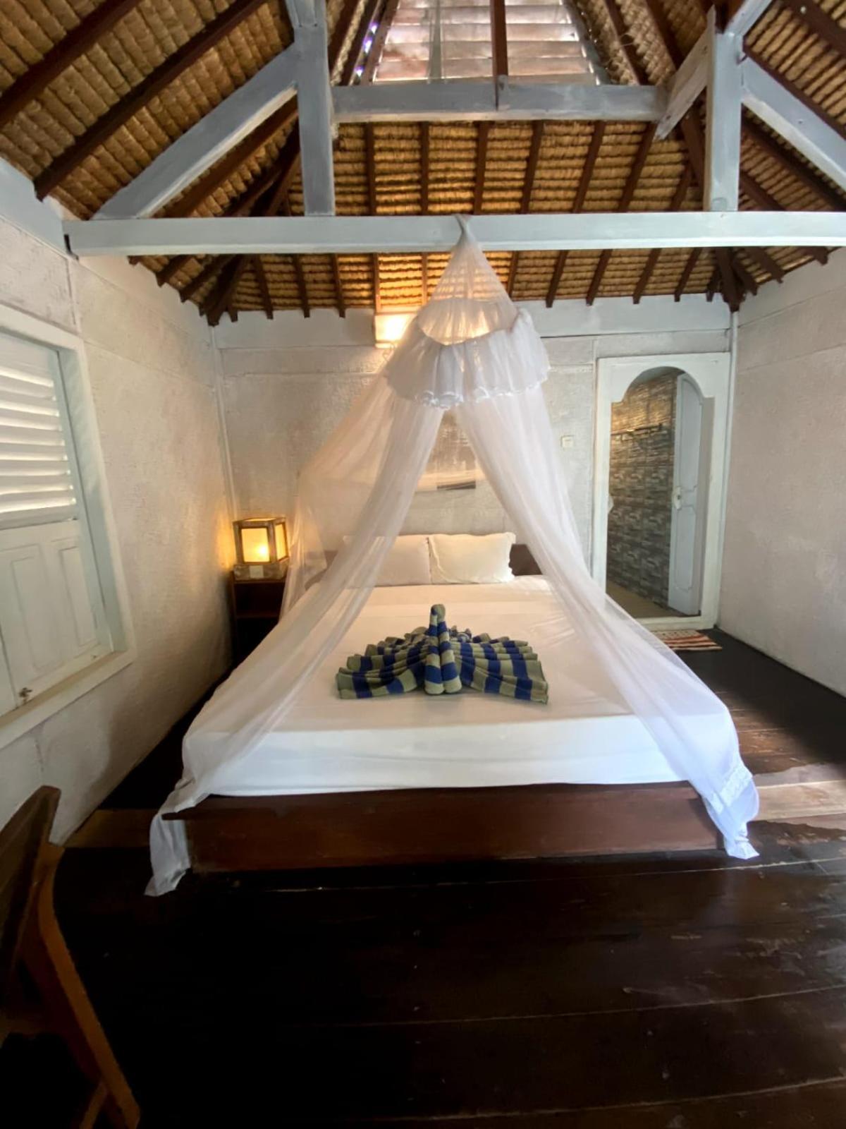 Coral Beach Seaside Gili Trawangan Exterior photo