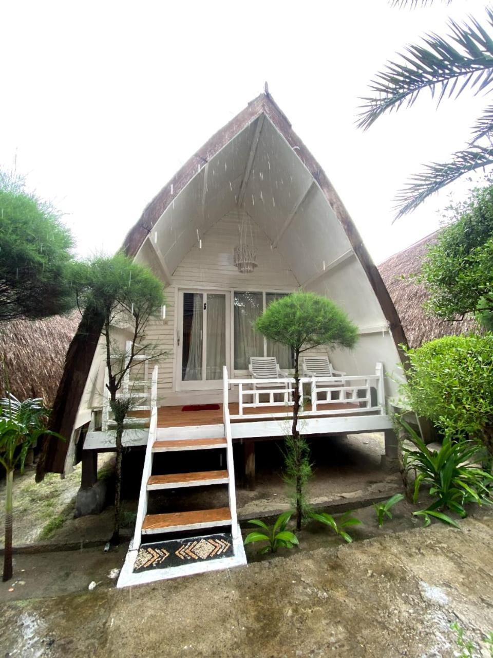 Coral Beach Seaside Gili Trawangan Exterior photo